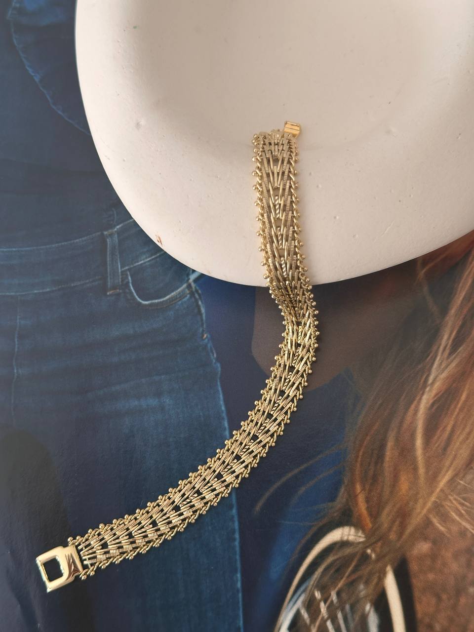 Vip Çelik Gold Renk Lazer Kesim Antialerjik Kalın Bileklik Uzunluk 19 cm. Kalınlık 1 cm.