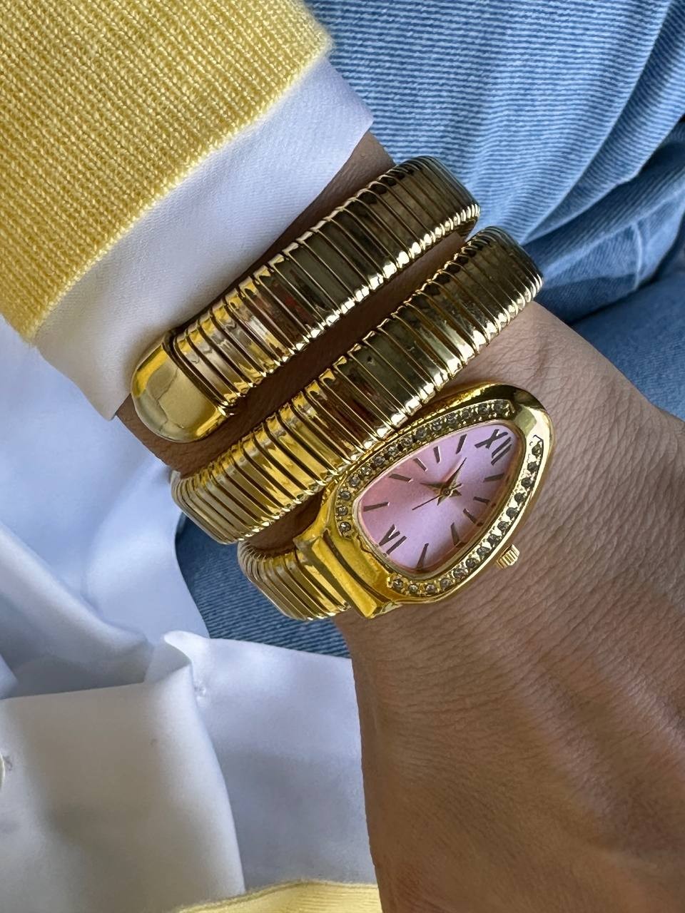 Gold Renk Kristal Taşlı Toz Pembe Kadranlı Yılan Tasarım Spiral Kadın Kol Saati