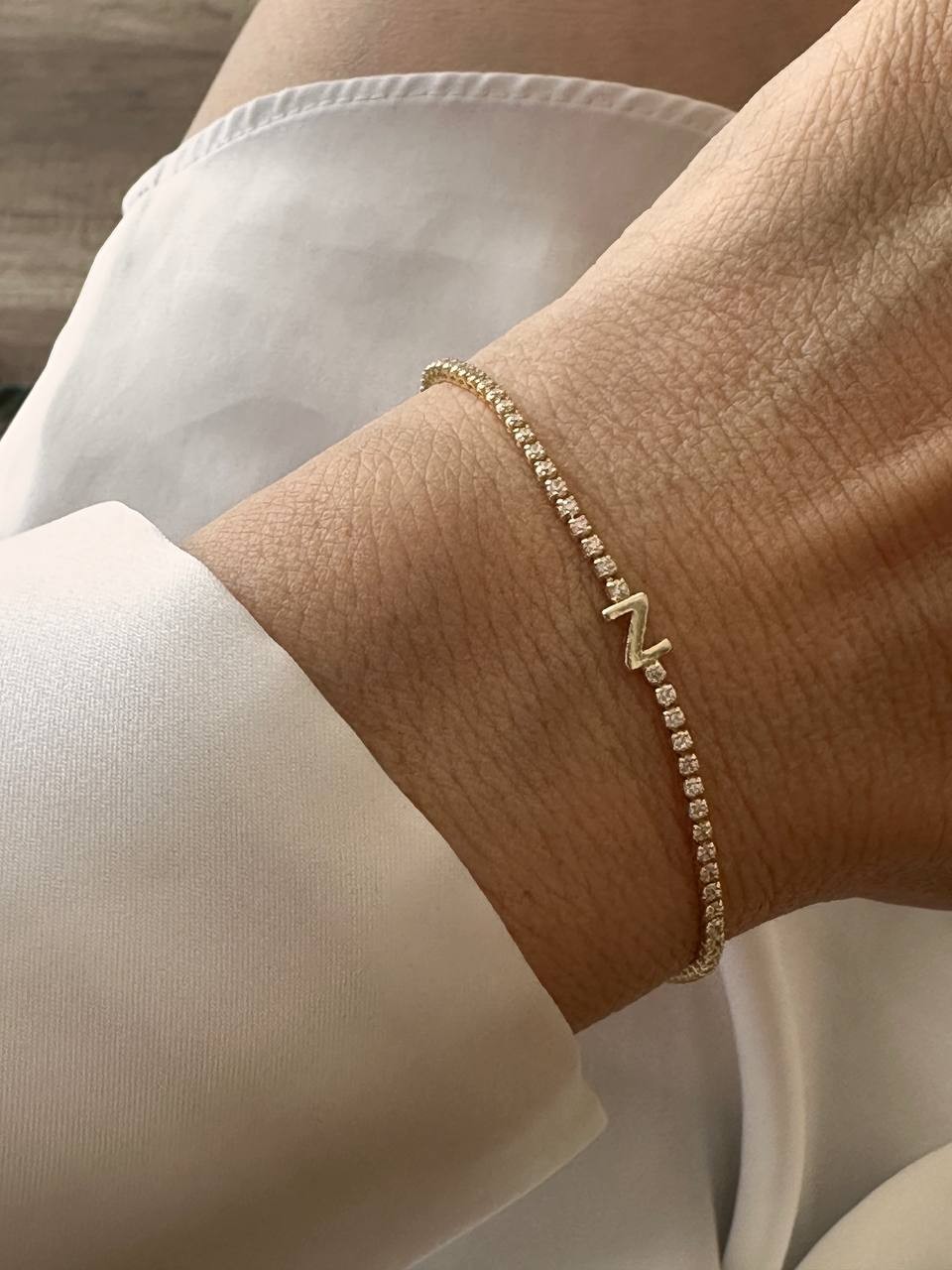 Gold Renk Zirkon Taşlı Rodyum Kaplama ( Z ) Harfli Su Yolu Bileklik Uzunluk 16,5 cm. Ek Klipsle 17,5 cm. Taş Genişlik 1,5 mm.