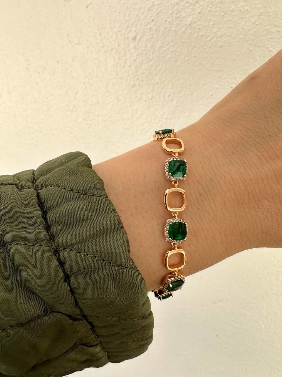 Vip Çelik Gold Renk Zirkon Yeşil Taş Antialerjik Premium Seri Bileklik Uzunluk Min. 17,5 cm. Max. 21 cm. Taş Genişlik 8 mm.