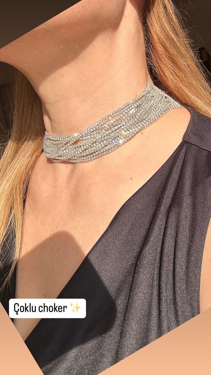 Gümüş Renk Rodyum Kaplama Zirkon Taşlı Kalın Choker Kolye Uzunluk Min. 30 cm. Max. 44 cm. Kalınlık 4 cm.