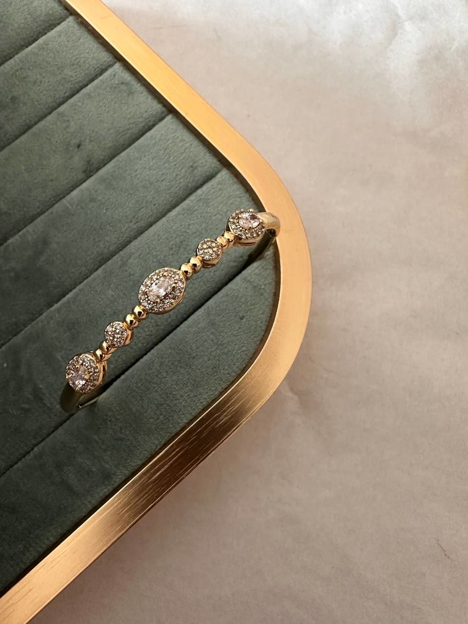 Vip Çelik 14 K Gold Renk Zirkon Taş Antialerjik Kelepçe Bileklik Genişlik 6 cm.