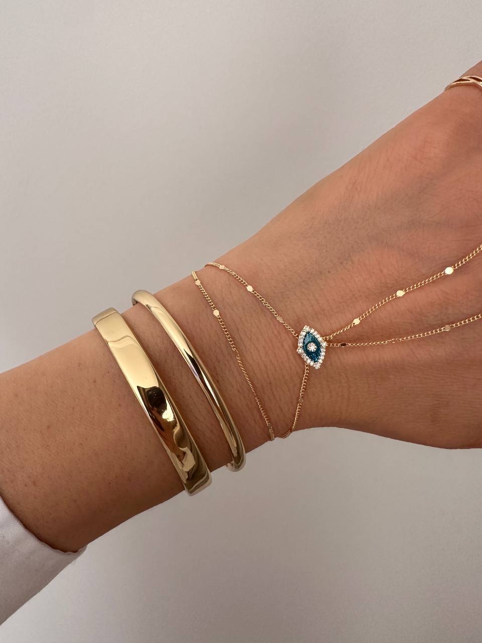 Vip Çelik Gold Renk Antialerjik Kelepçe Bileklik Genişlik 6 cm. Kalınlık 4 mm.