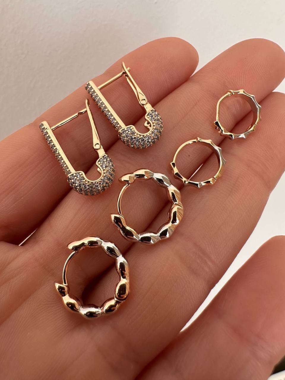 Vip Çelik Gold ve Gümüş Renk Lazer Kesim Antialerjik Halka Küpe Genişlik 1,5 cm.