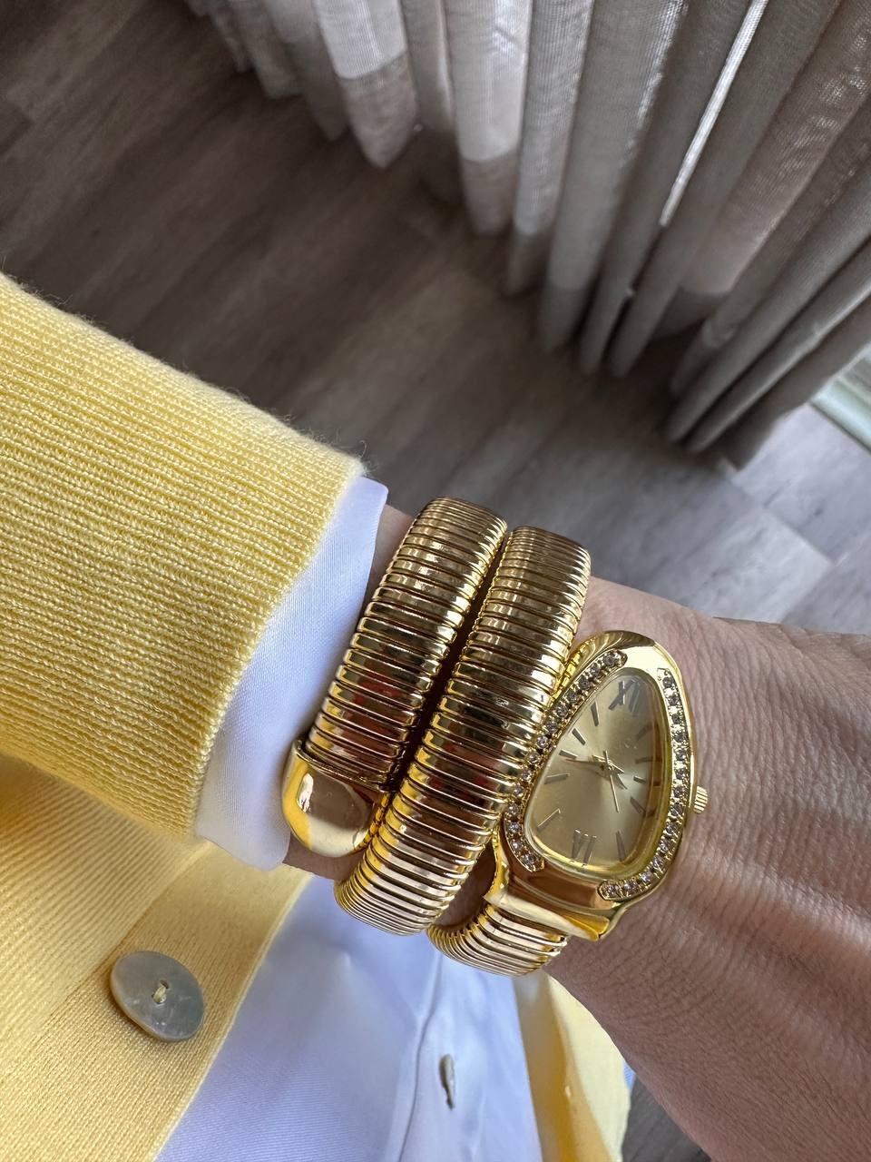 Gold Renk Kristal Taşlı Sarı Kadranlı Yılan Tasarım Spiral Kadın Kol Saati
