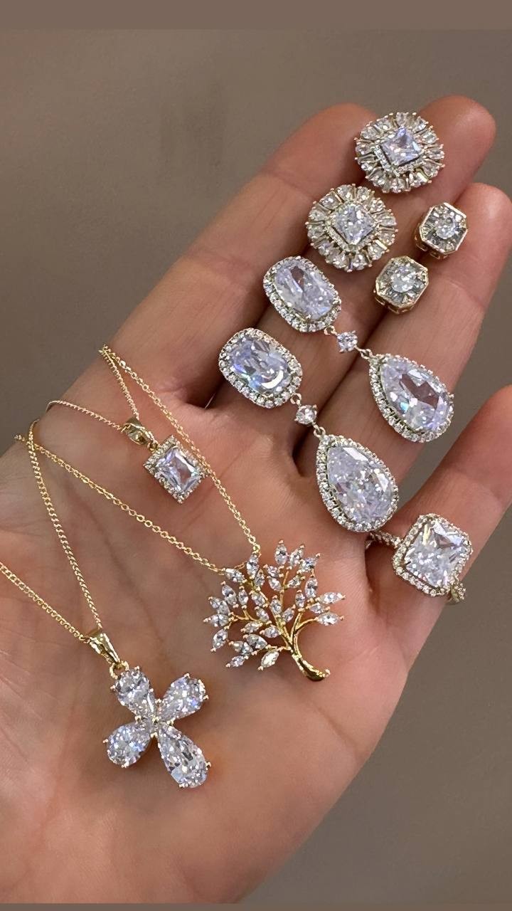 Vip Çelik Gold Renk Zirkon Damla Taş Sallantılı Antialerjik Özel Seri Küpe Uzunluk 4 Cm. Taş 1 Cm.