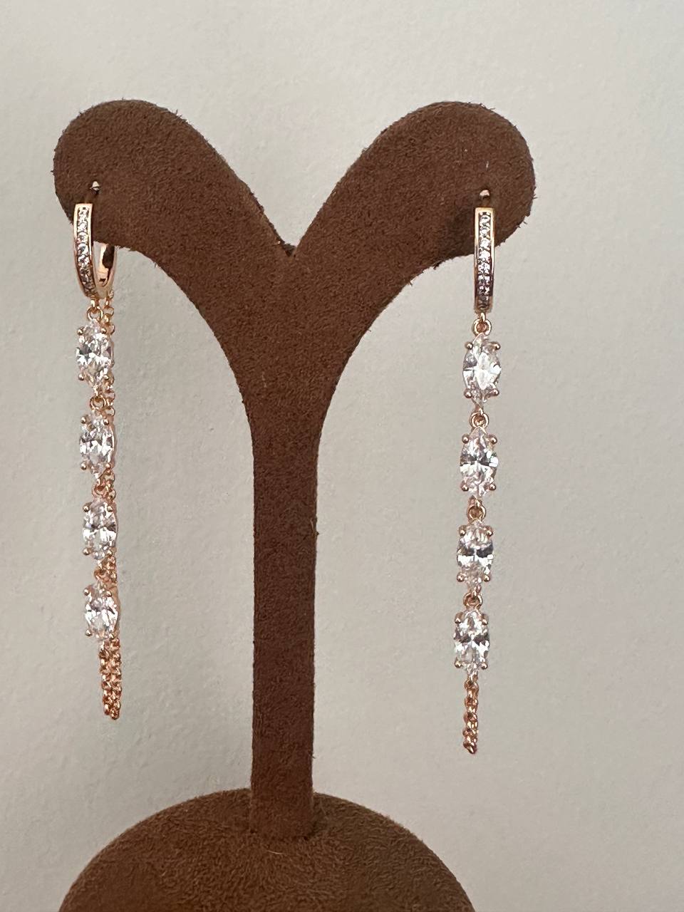 Vip Çelik Gold Renk Zirkon Taşlı Çift Sıralı Antialerjik Sallantılı Küpe Uzunluk 7 cm.