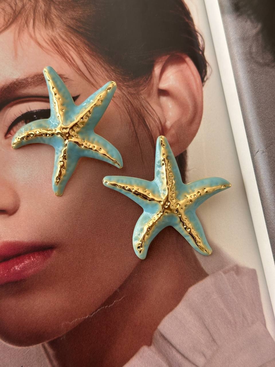 Gold Renk Rodyum Kaplama Turkuaz Renkli Deniz Yıldızı Küpe En Boy 5 cm.