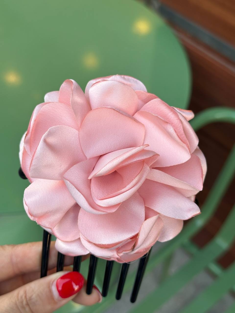 Pembe Gül Figürlü Siyah Taraklı Toka Genişlik 11 cm. Uzunluk 13 cm.