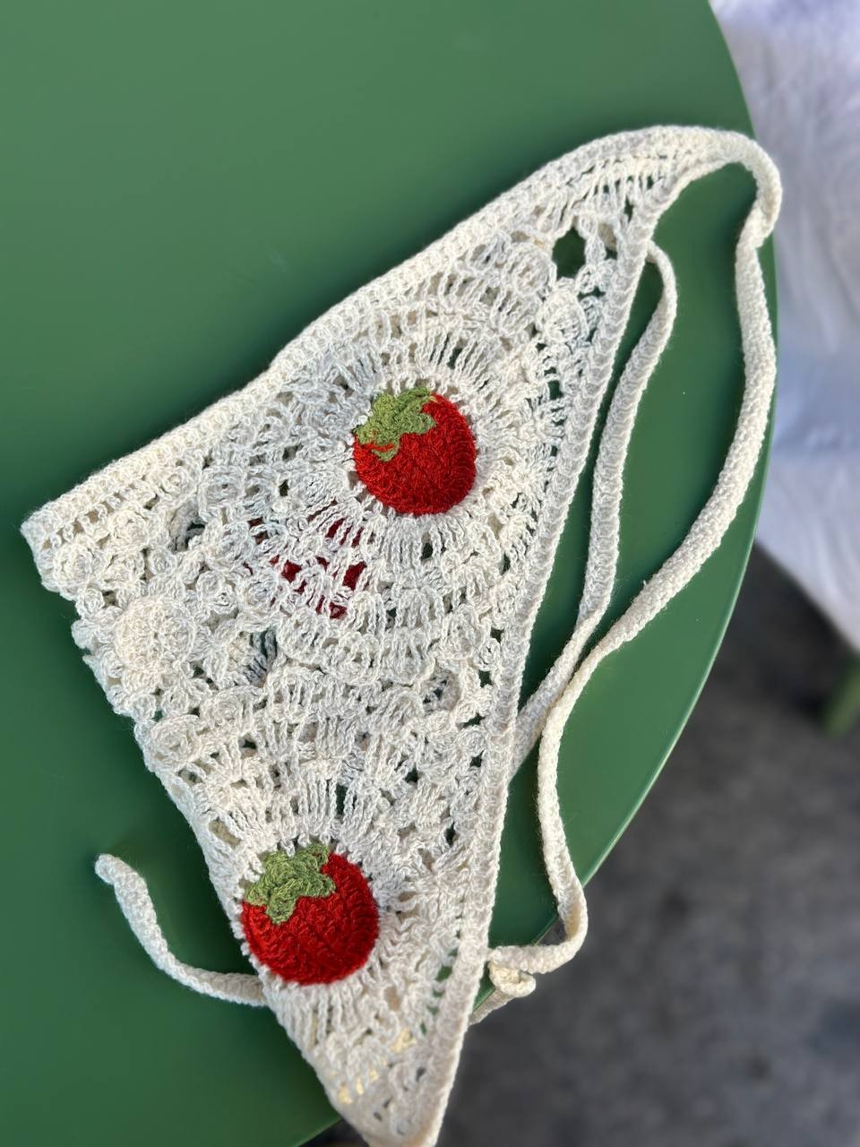 Krem Rengi Çilek Figürlü Bandana