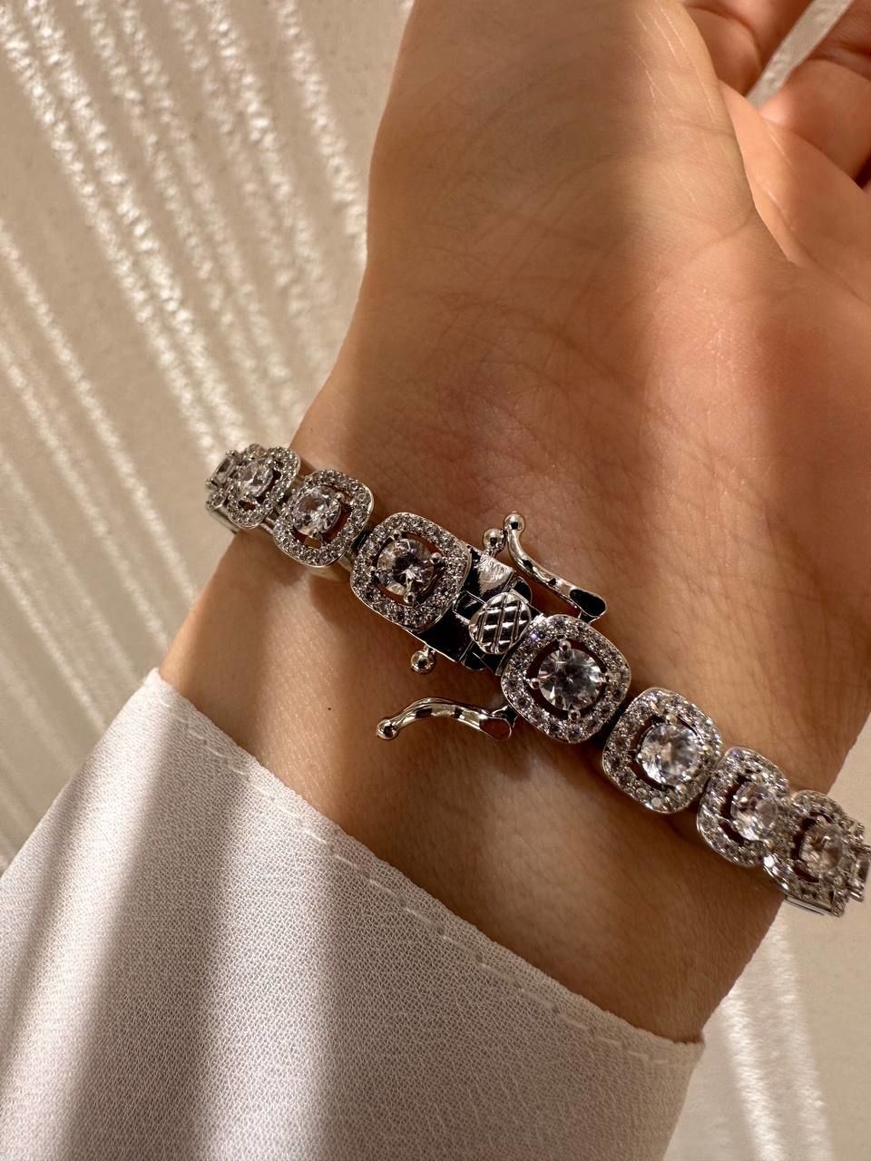 Vip Çelik Platin Renk Zirkon Taş Premium Seri Pırlanta İşçiliği Antialerjik Bileklik Uzunluk 17,5 cm.