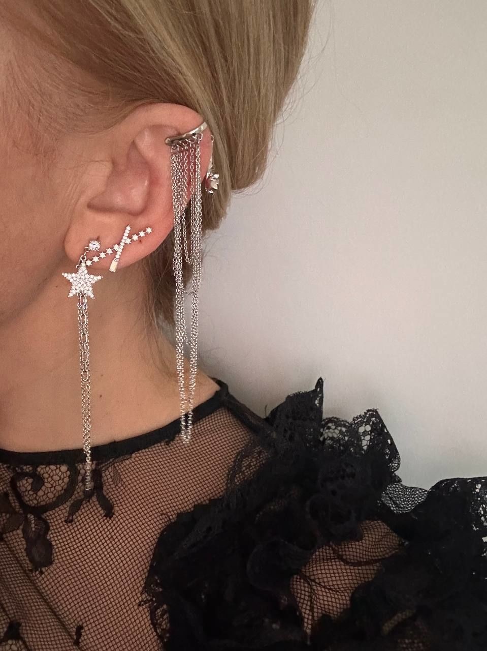 Vip Çelik Gümüş Renk Çiçek Detaylı Ear Cuff Küpe Uzunluk 11 cm. ( Bir Adet )