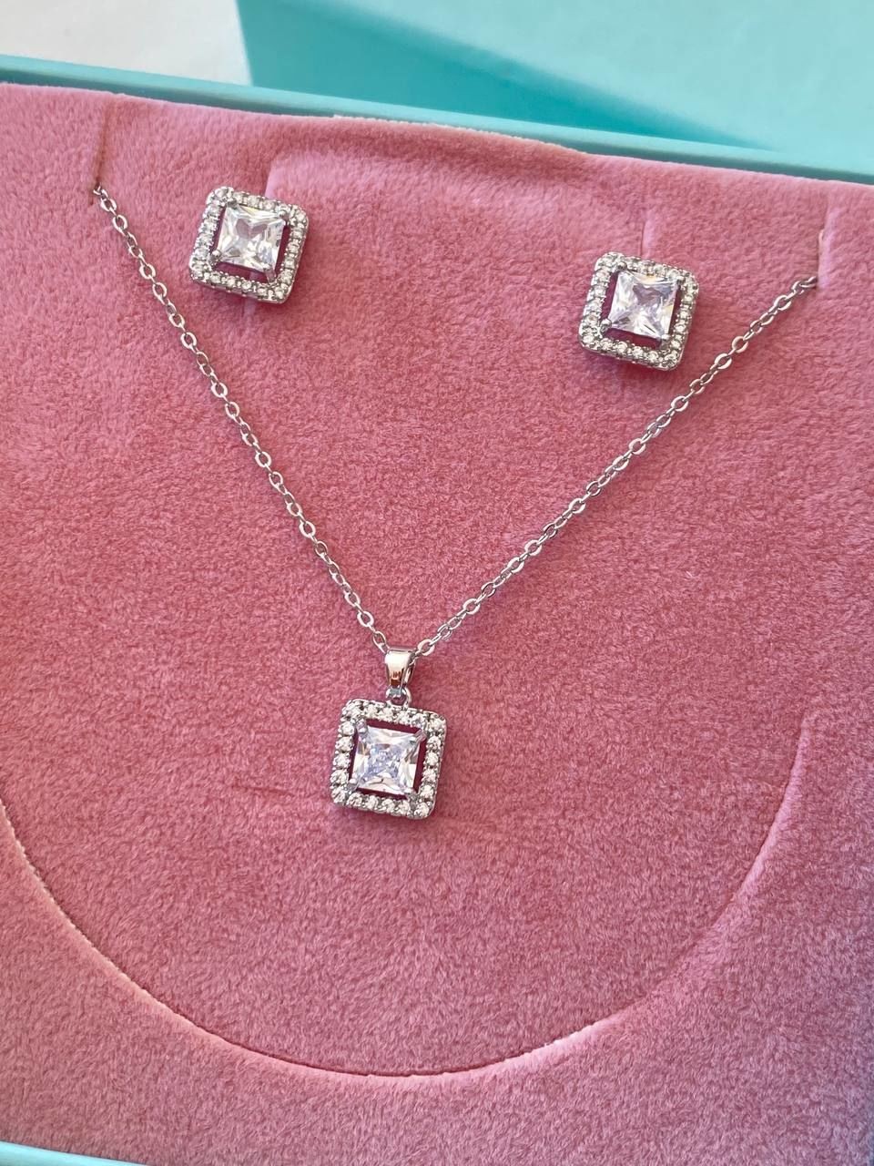 Platin Renk Rodyum Kaplama Zirkon Baget Taş Kolye Küpe Set Takım Uzunluk 45 cm.