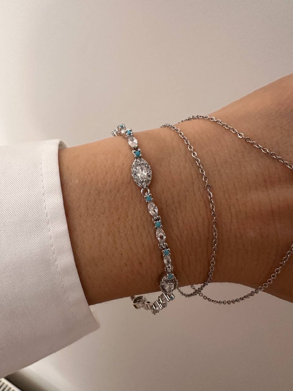 Vip Seri Gümüş Renk Zirkon Beyaz ve Turkuaz Taşlı Rodyum Kaplama Bileklik Uzunluk 17 cm. Ek Klipsle 18 cm.