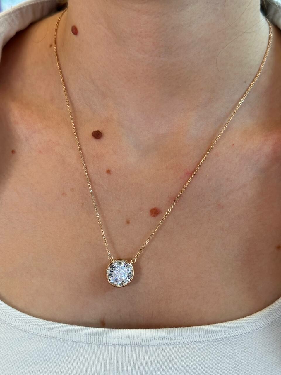 Vip Çelik Gold Renk Zirkon Tek Taş Antialerjik Kolye Uzunluk 50 cm. Taş Genişlik 1,3 cm.