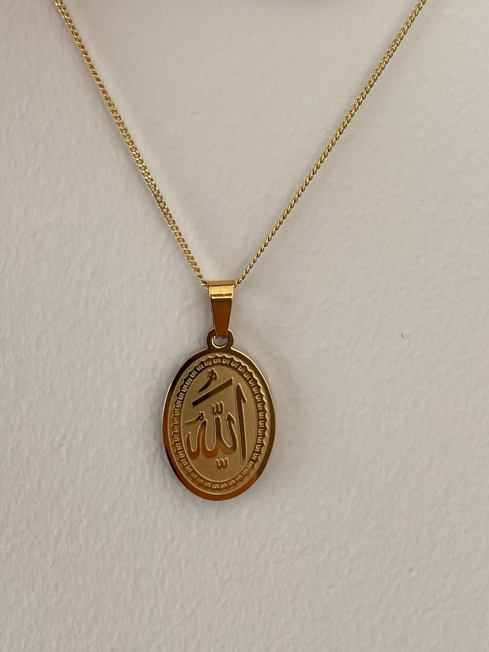 Vip Çelik 14 Ayar Altın Rengi ALLAH Yazılı Oval Plaka Kolye Uzunluk 43 cm. Uç Uzunluk 2,5 cm.