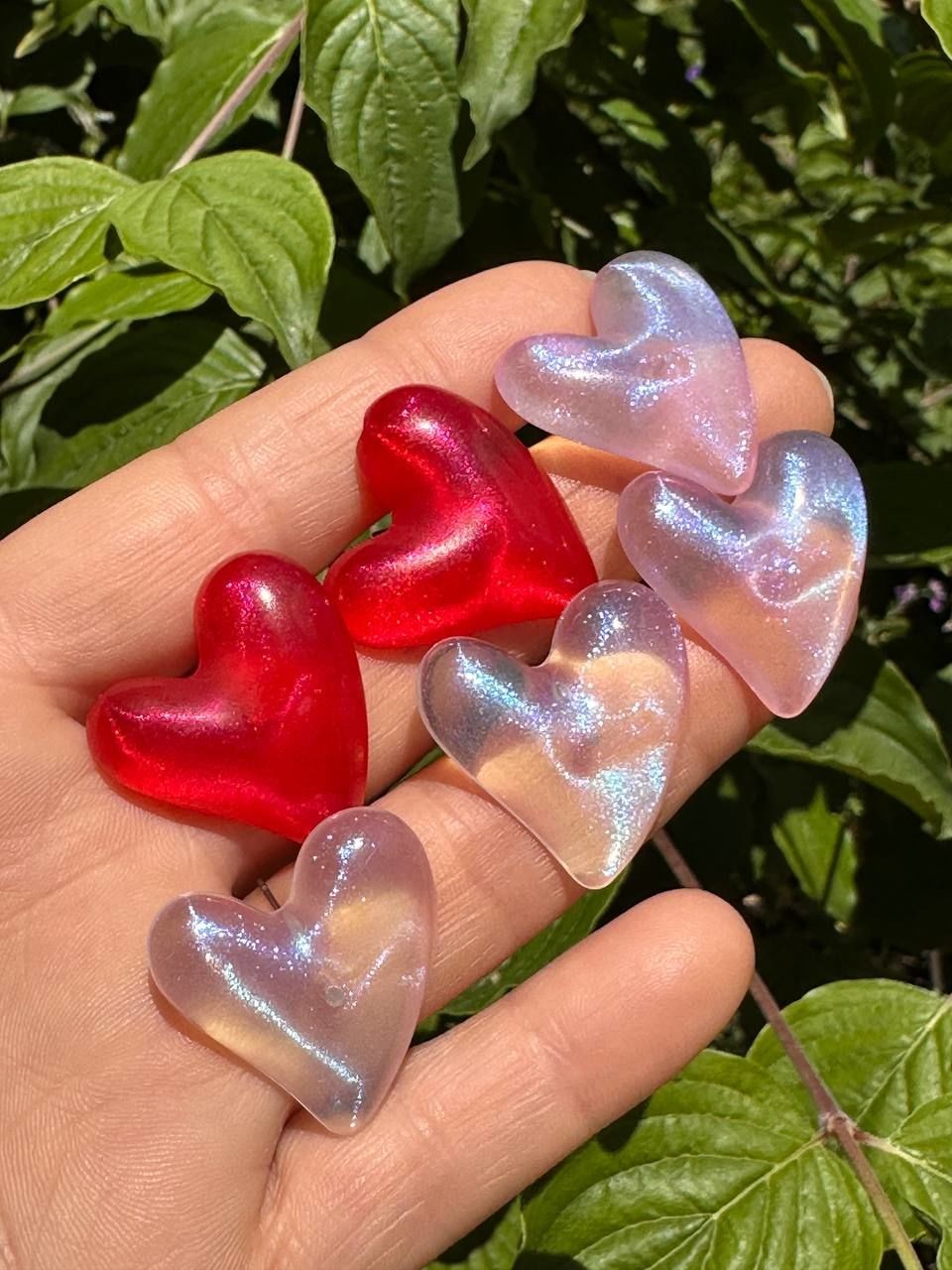 Gümüş Renk Simli Akrilik Kalp Figürlü Küpe En Boy 2,5 cm.