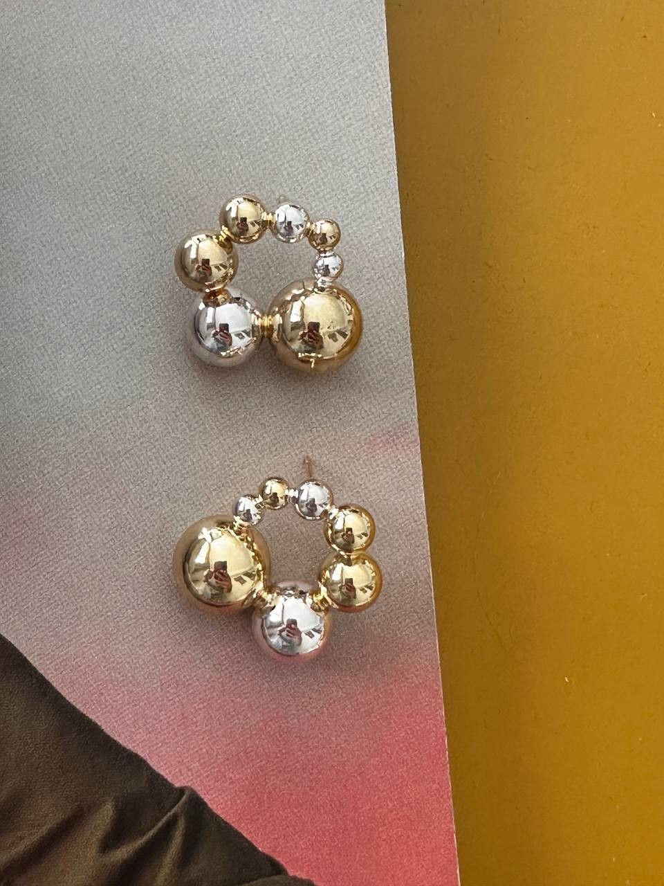 Vip Çelik Gold ve Gümüş Renkli Premium Seri Top Detaylı Tasarım Küpe Genişlik 2 cm.