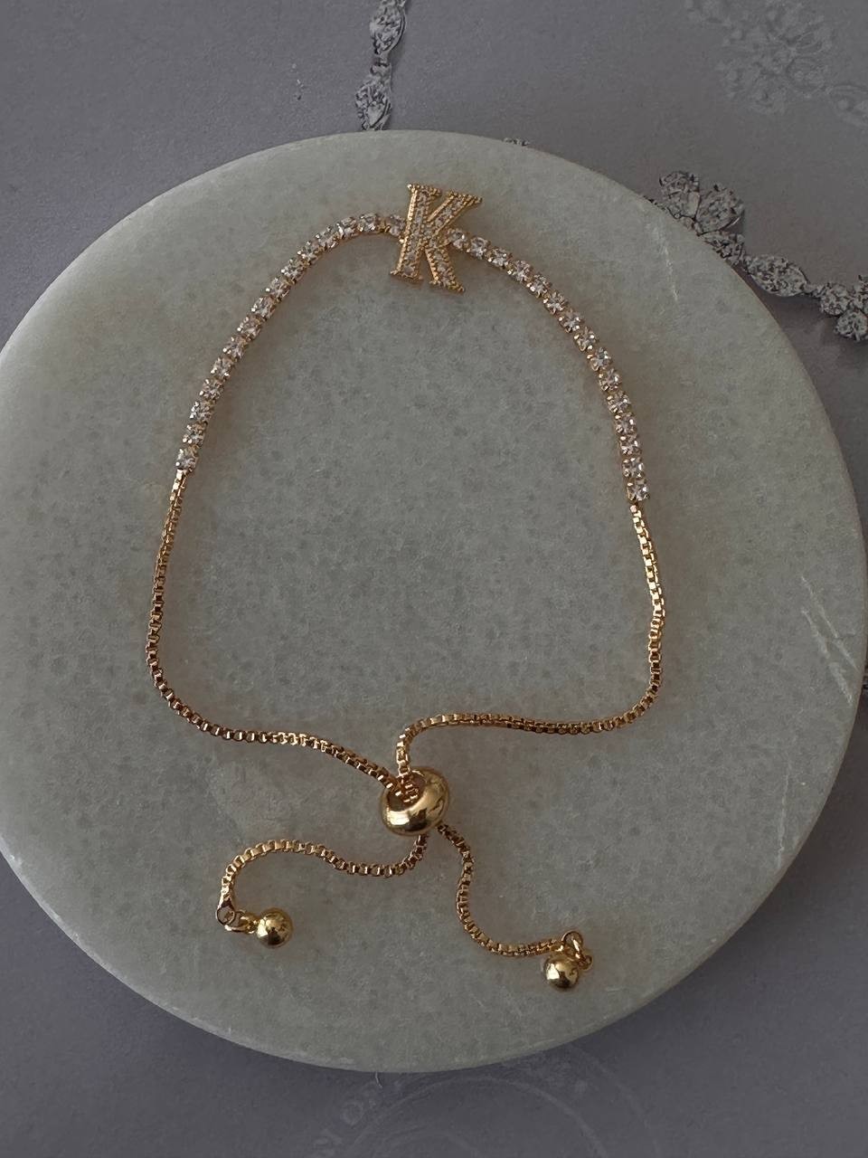 Gold Renk Zirkon Taşlı Rodyum Kaplama ( K ) Harfli Su Yolu Asansör Bileklik