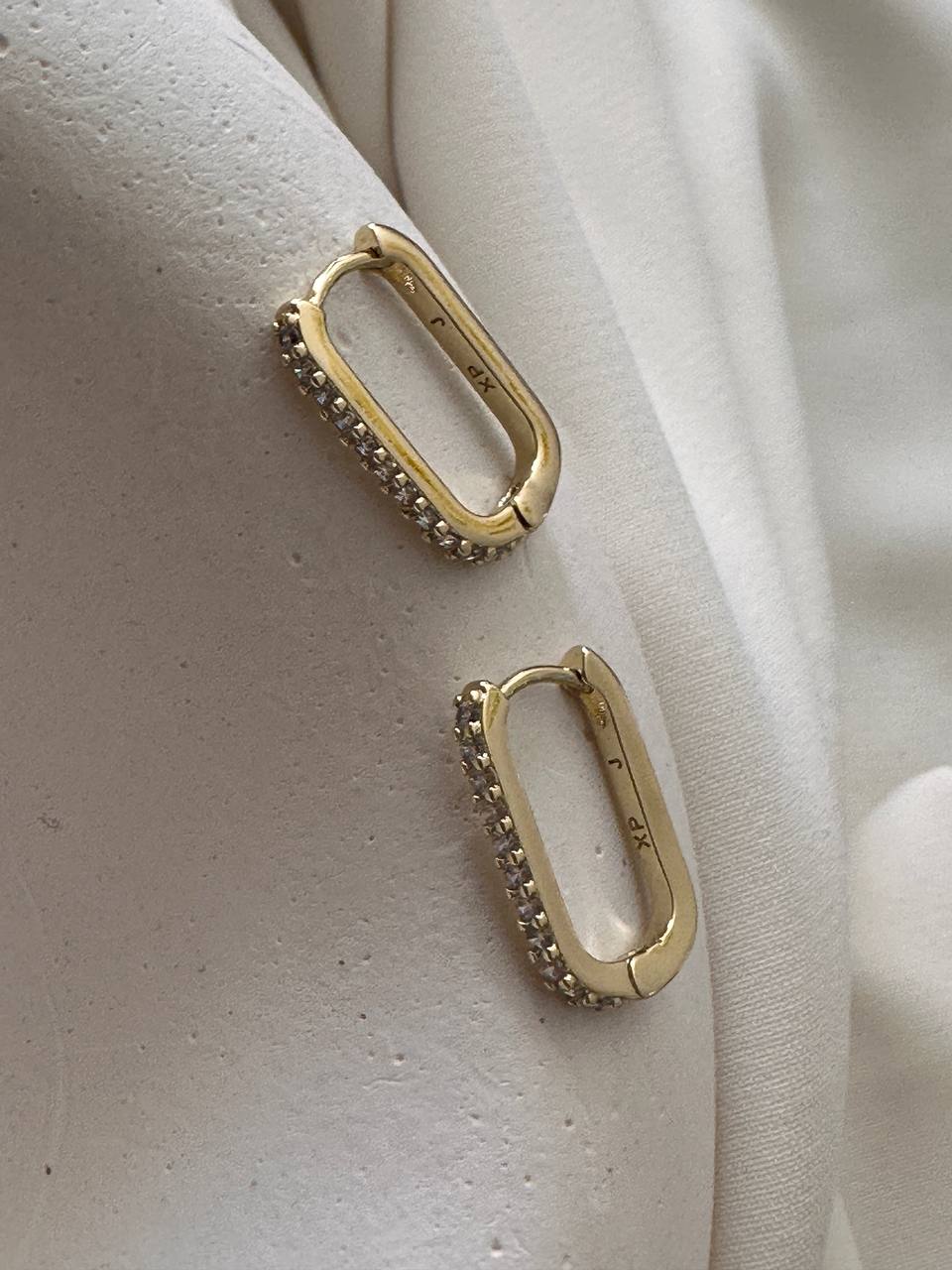 Vip Çelik Gold Renk Zirkon Taşlı Oval Halka Küpe Genişlik 1,2 cm. Uzunluk 2 cm.