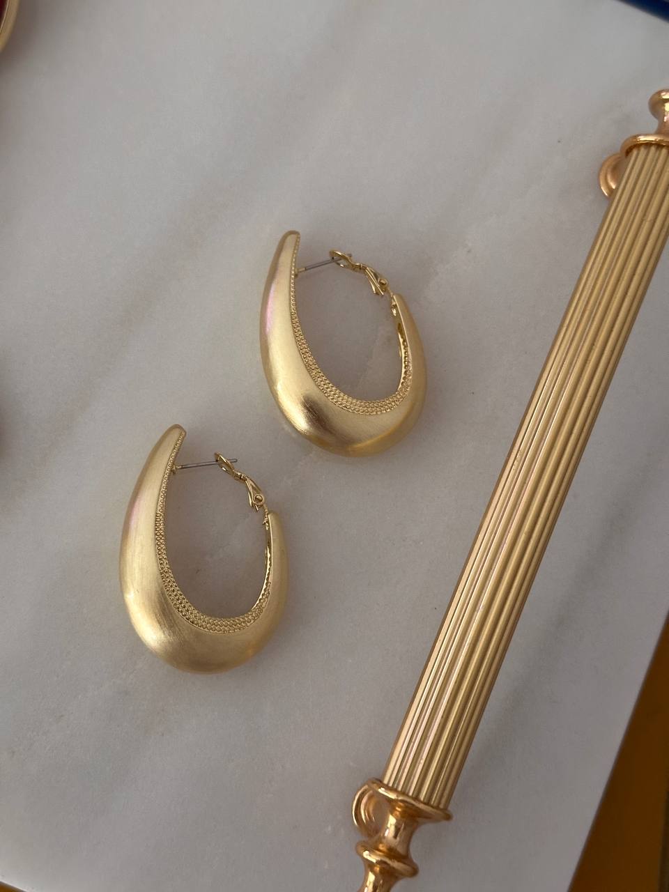 Vip Çelik Gold Renk Lazer Kesim Premium Seri Antialerjik Oval Halka Küpe Genişlik 3 cm. Uzunluk 5 cm.