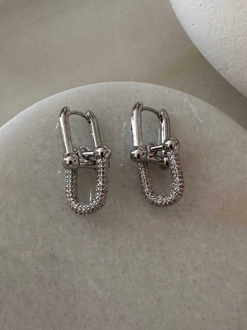 Vip Seri Gümüş Renk Zirkon Taşlı Rodyum Kaplama Tasarım Küpe Uzunluk 2,5 cm.