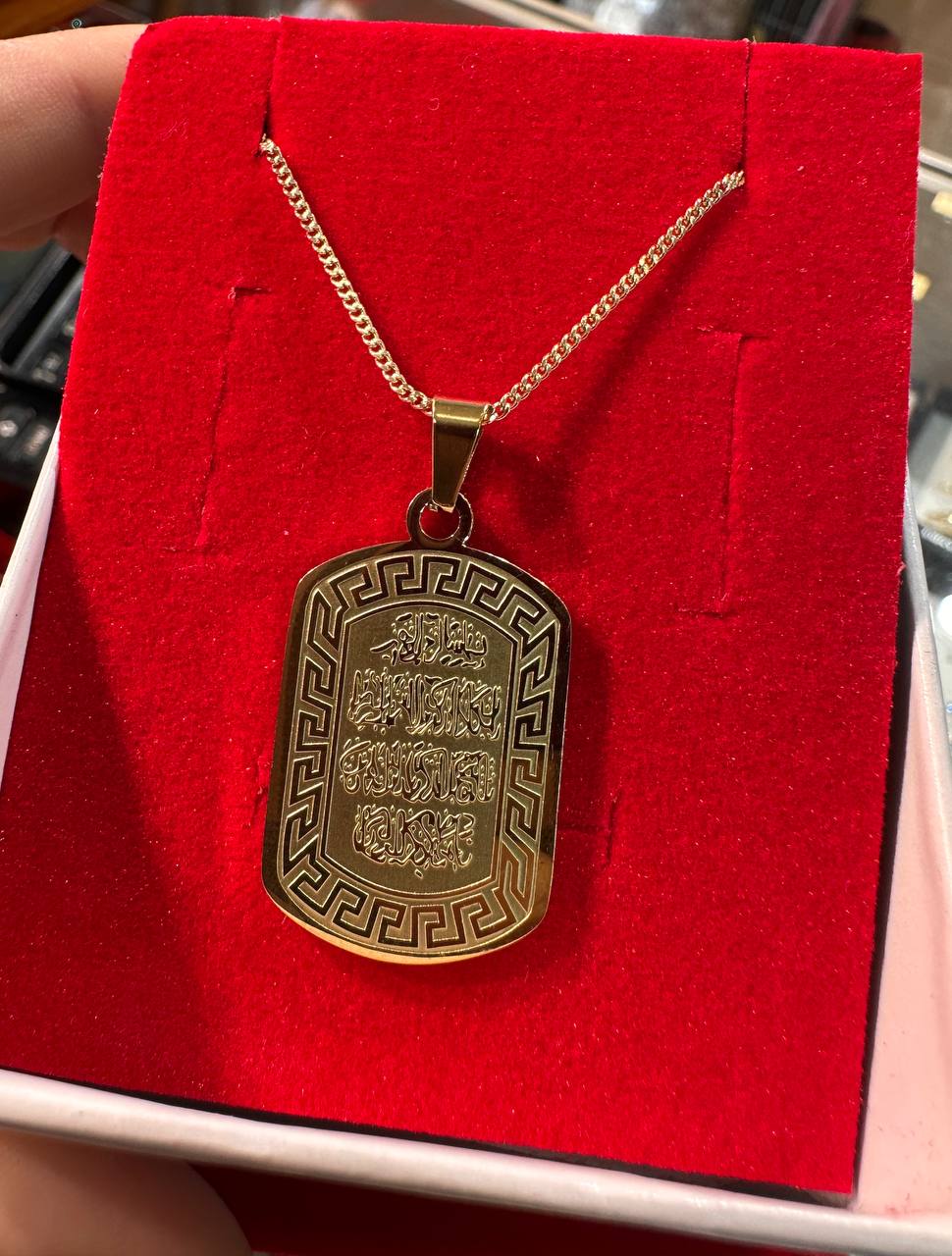 Vip Çelik 14 Ayar Altın Rengi Ayetel Kürsi Duası Yazılı Antialerjik Kolye Uzunluk 45 cm. Uç 2 cm. x 3,5 cm.