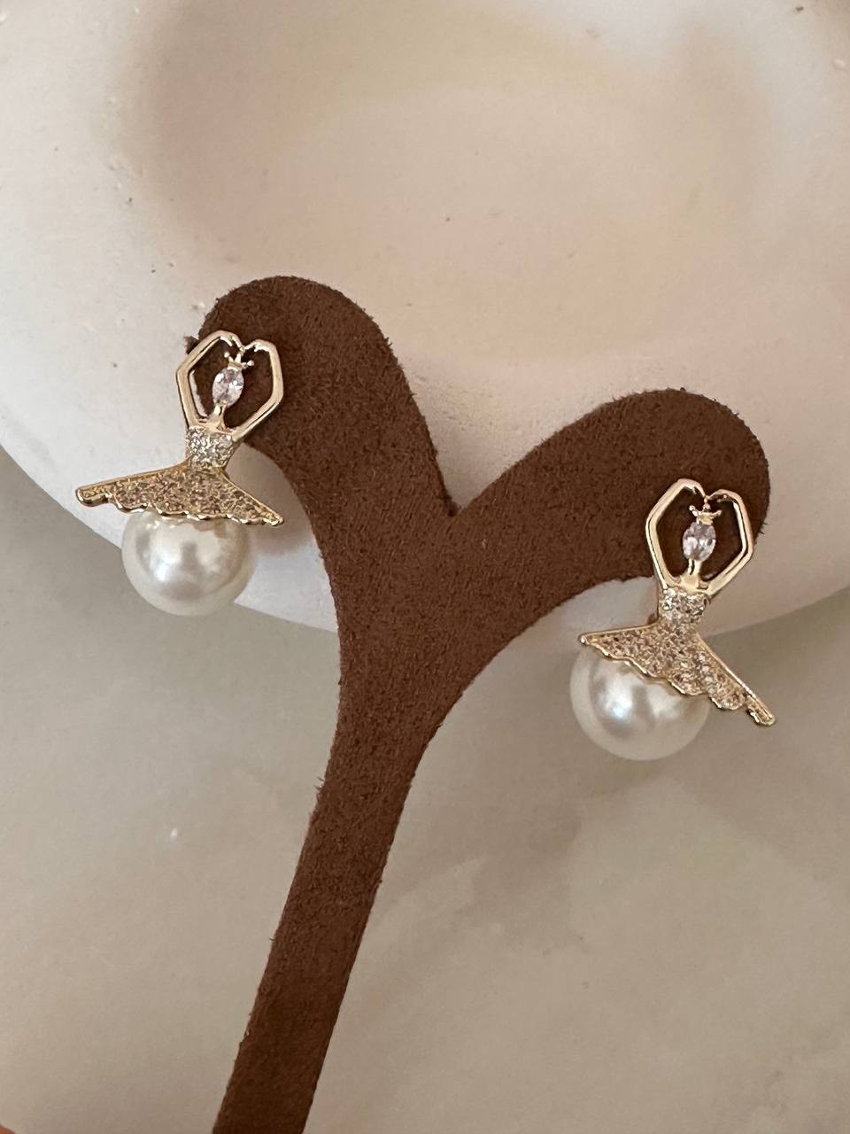 Vip Seri Gold Renk 925 K Gümüş Kaplama Zirkon Taş ve Cam İncili Balerin Tasarım Küpe Uzunluk 2,5 cm.