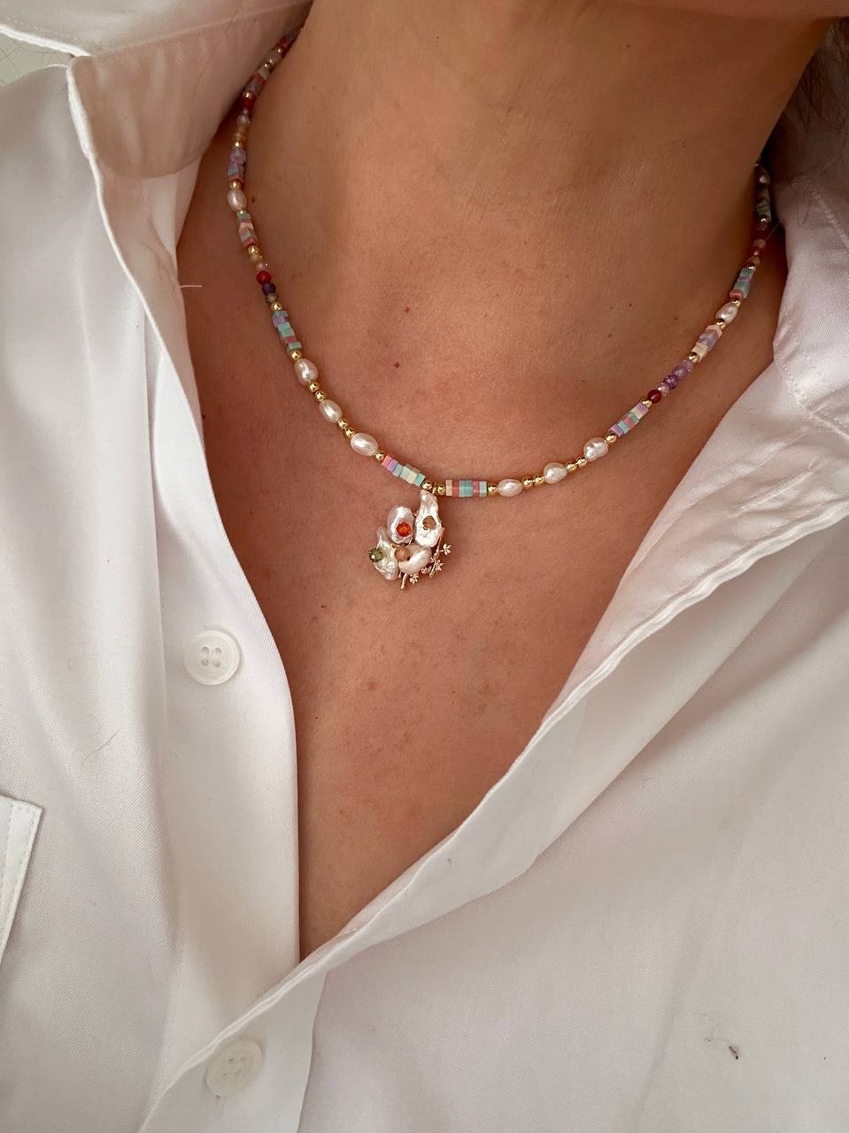 Vip Çelik Gold Renk Orijinal Doğal İnci ve Kristal Renkli Taşlı Kolye Uzunluk Min. 40 cm. Max. 45 cm.