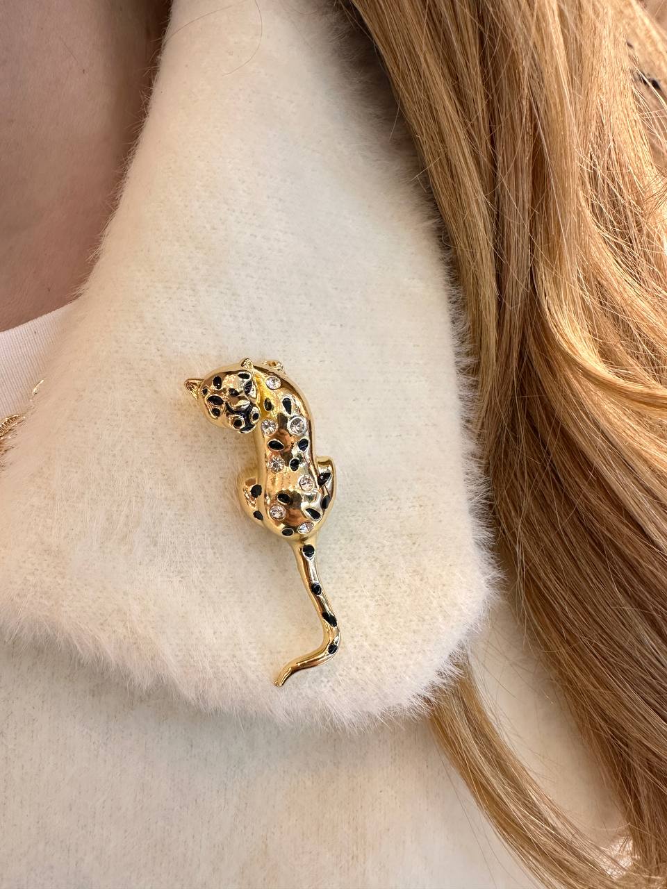 Metal Gold Renk Kristal Taşlı Kaplan Figürlü Broş / Yaka İğnesi Genişlik 5 cm.