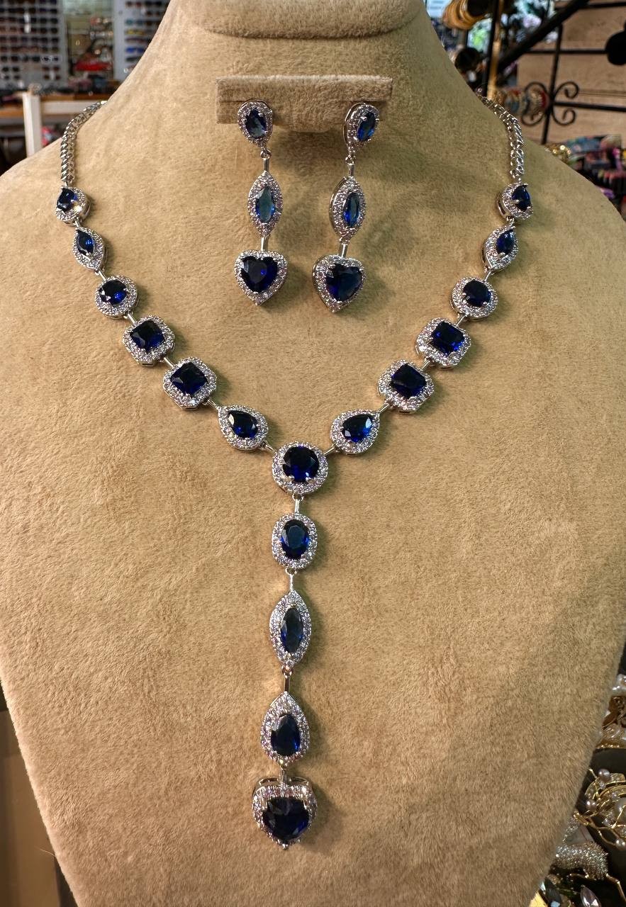 Vip Çelik Gümüş Renk Zirkon Beyaz ve Gece Mavisi Taşlı Premium Seri Antialerjik Kolye Küpe İkili Set Takım Kolye 42 cm. Küpe 4,5 cm.