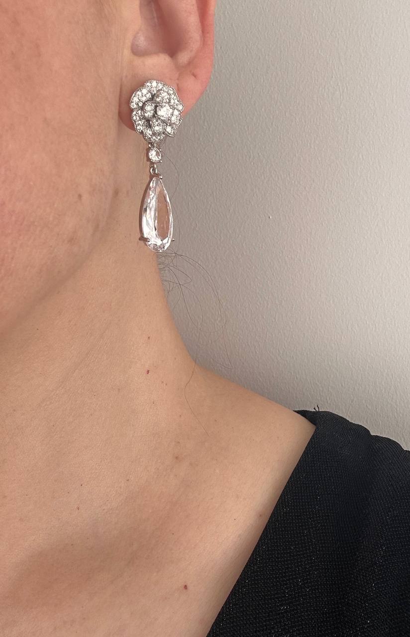 Vip Seri Gümüş Renk 925 K Gümüş Kaplama Zirkon Damla Taş Sallantılı Çiçek Figürlü Özel Tasarım Küpe Uzunluk 4 cm.