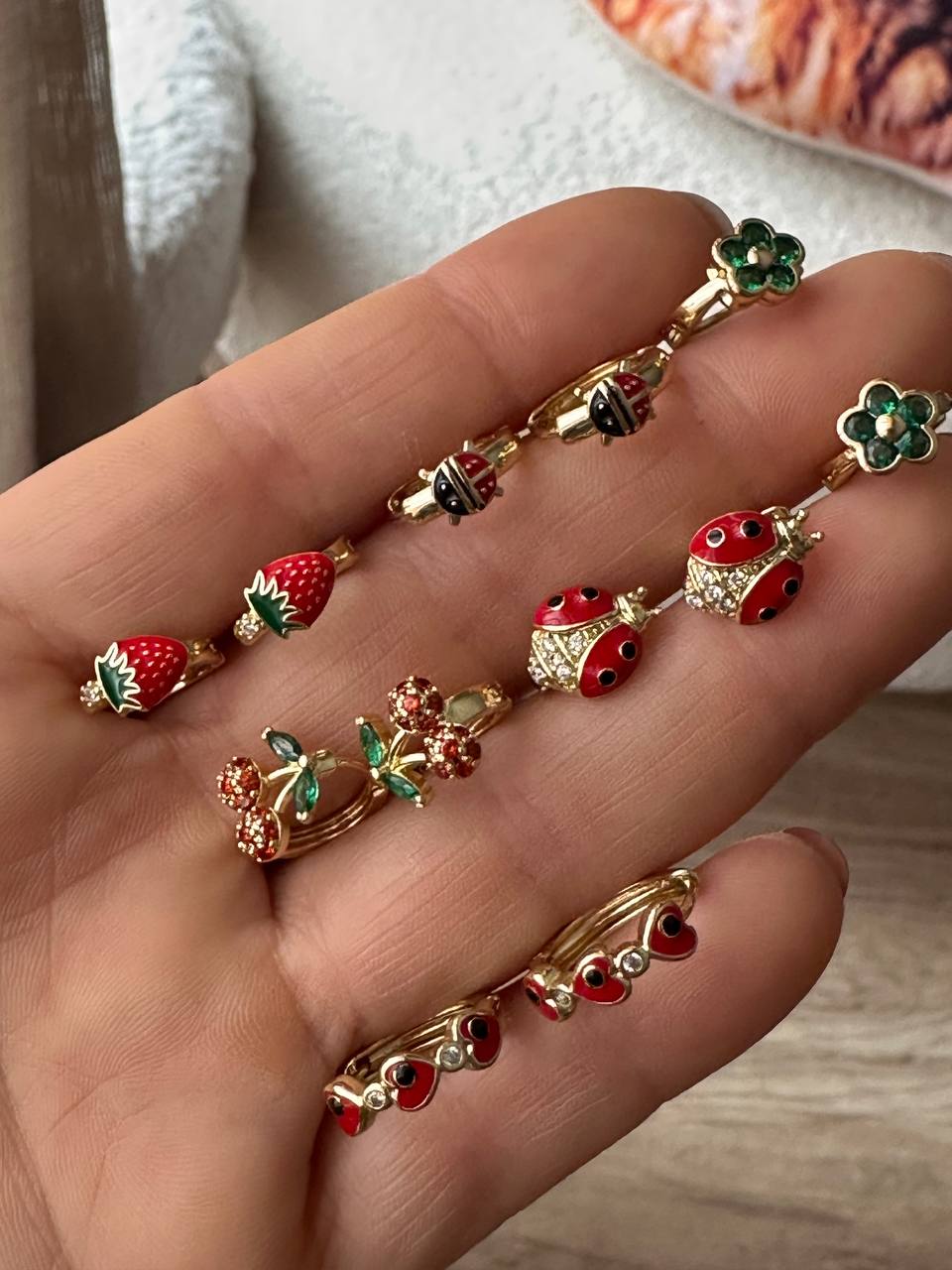 Vip Çelik Gold Renk Uğur Böceği Figürlü Antialerjik Halka Küpe / Çocuk Halka Küpe Genişlik 1 cm.