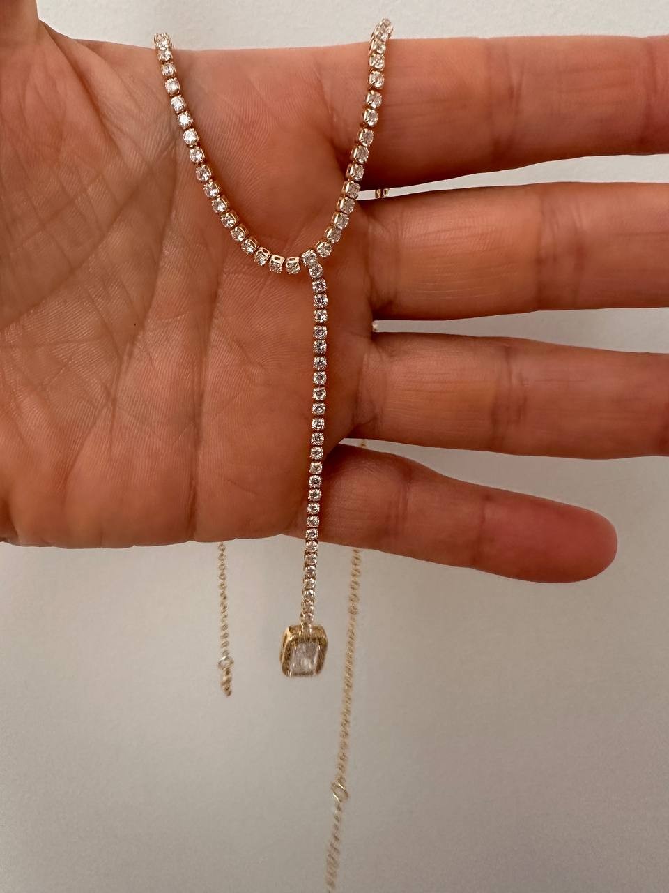 Gold Renk Rodyum Kaplama Zirkon Baget Taş Sallantılı Su Yolu ( Y ) Kolye Uzunluk Min. 40 cm. Max. 50 cm.