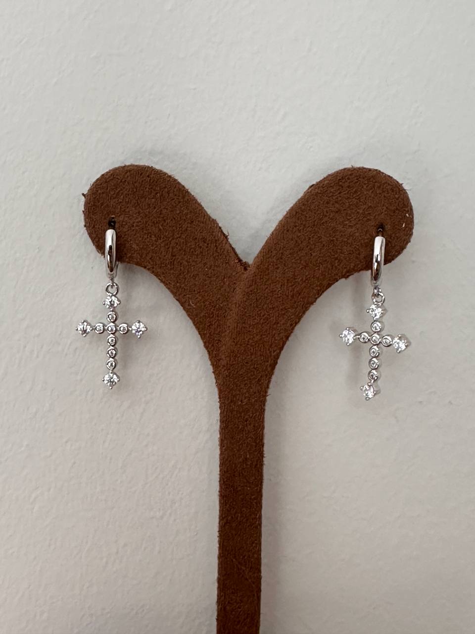 Vip Çelik Gümüş Renk Zirkon Taşlı Haç Sallantılı Halka Küpe Genişlik 1 cm. Uzunluk 3 cm.