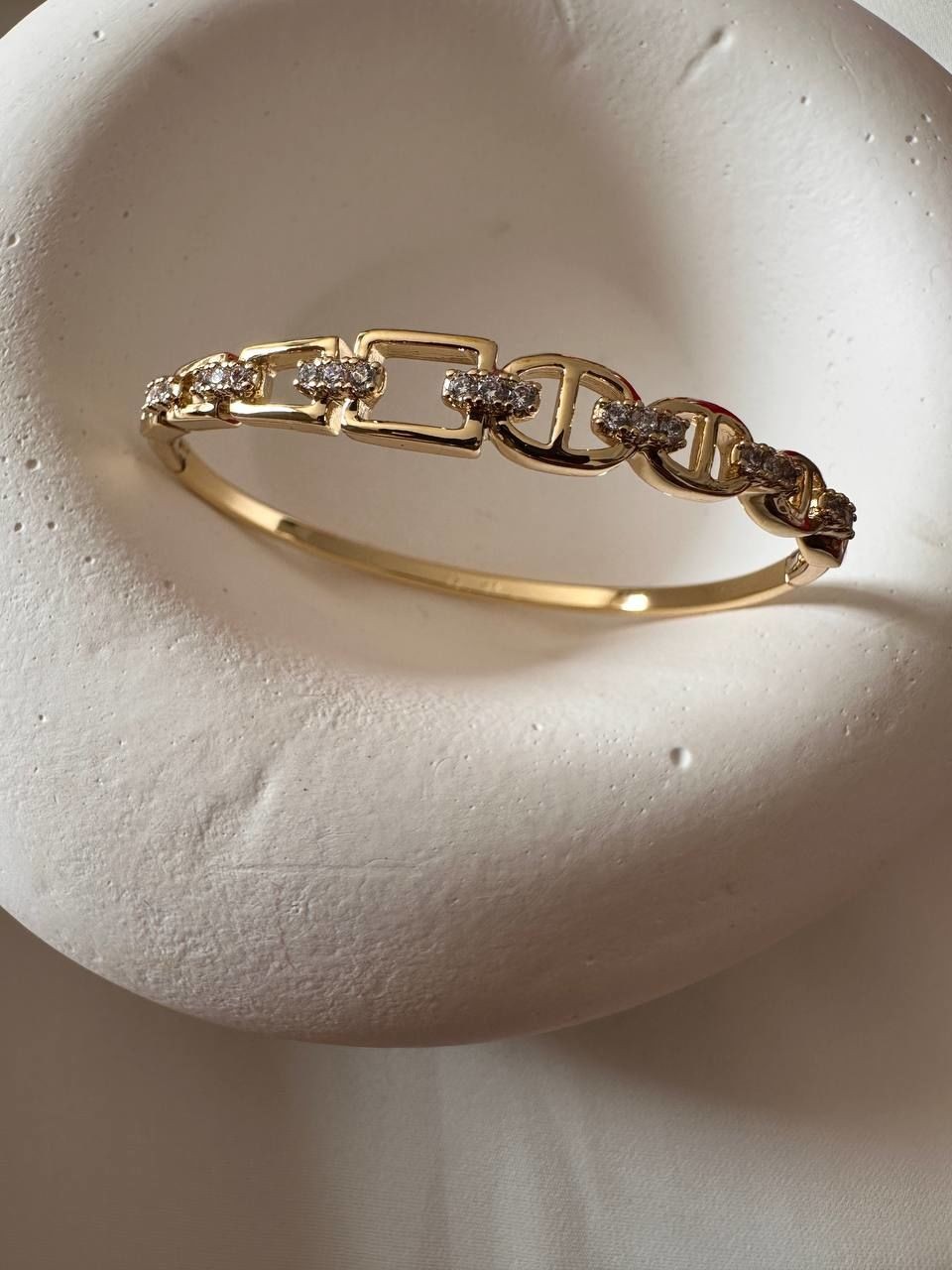 Vip Çelik 14 K Gold Renk Zirkon Taş Antialerjik Kelepçe Bileklik Genişlik 6 cm.
