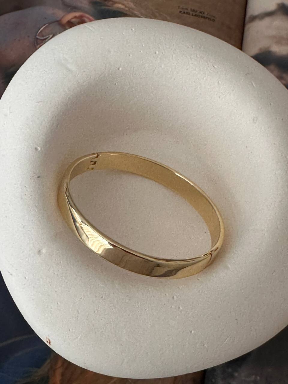 Vip Çelik Gold Renk Antialerjik Kelepçe Bileklik Genişlik 6 cm. Kalınlık 8 mm.