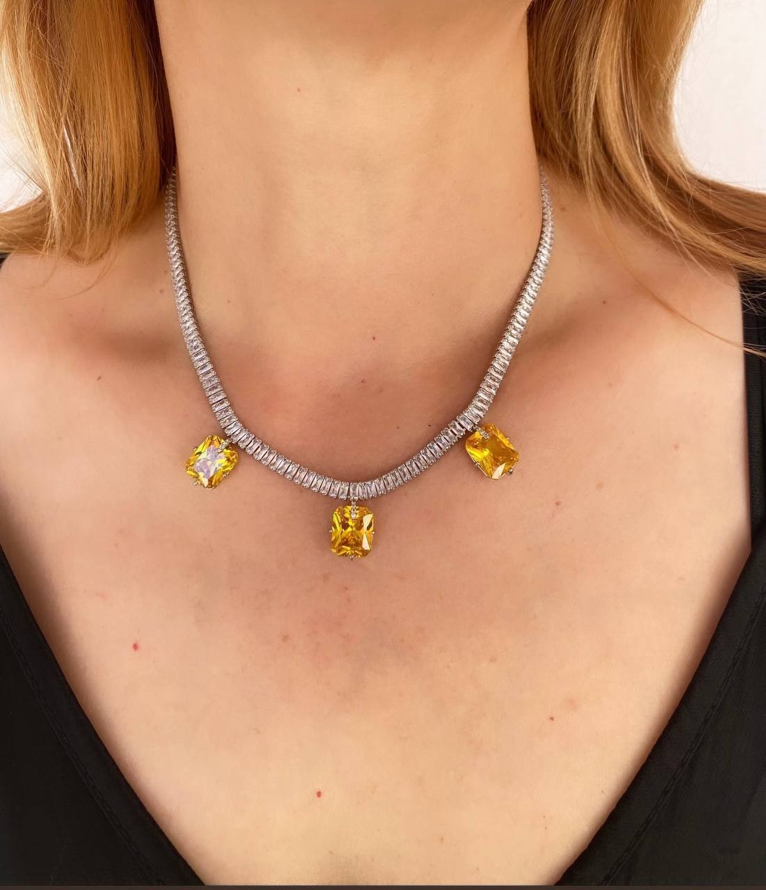 Vip Çelik Platin Renk Zirkon Baget Taş ve Sarı Zirkon Baget Taş Detaylı Antialerjik Kolye Küpe Set Takım Kolye 40 cm. Küpe 2 cm.