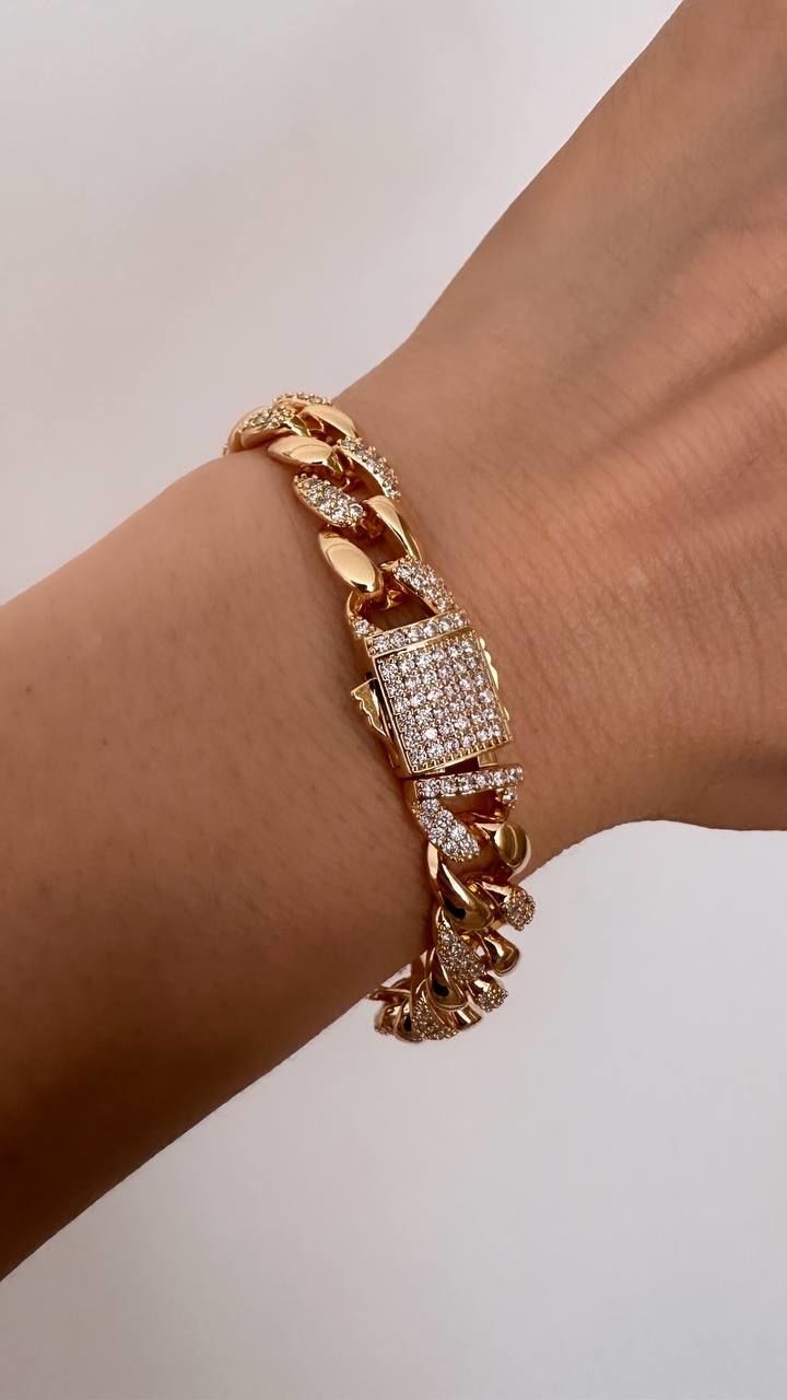 Vip Çelik Gold Renk Zirkon Taş Antialerjik Gurmet Zincir Bileklik Kalınlık 1 cm. Uzunluk 18,5 cm.