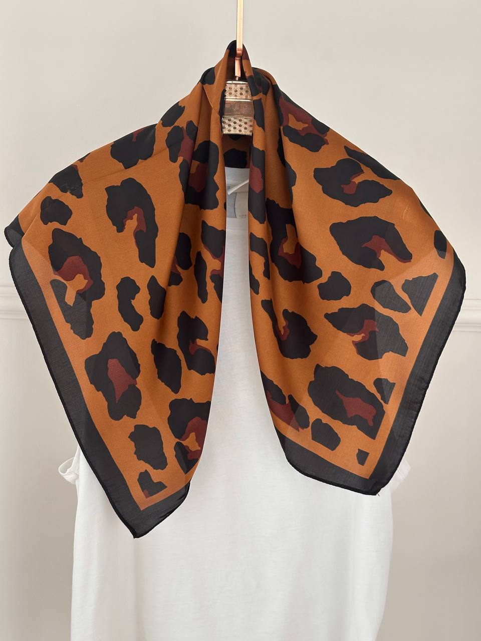 İpek Saten Kumaş Renkli Leopar Desenli Fular 70 x 70