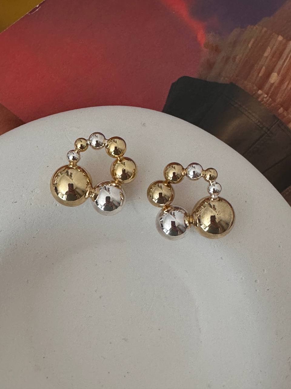 Vip Çelik Gold ve Gümüş Renkli Premium Seri Top Detaylı Tasarım Küpe Genişlik 2 cm.