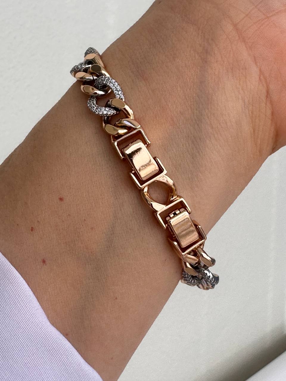 Vip Çelik Gold Renk Zirkon Taşlı Premium Seri Zincir Bileklik Uzunluk 17 cm. Ek Klipsle 19 cm. Kalınlık 1 cm.