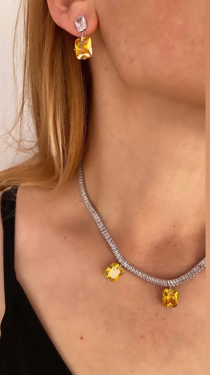 Vip Çelik Platin Renk Zirkon Baget Taş ve Sarı Zirkon Baget Taş Detaylı Antialerjik Kolye Küpe Set Takım Kolye 40 cm. Küpe 2 cm.