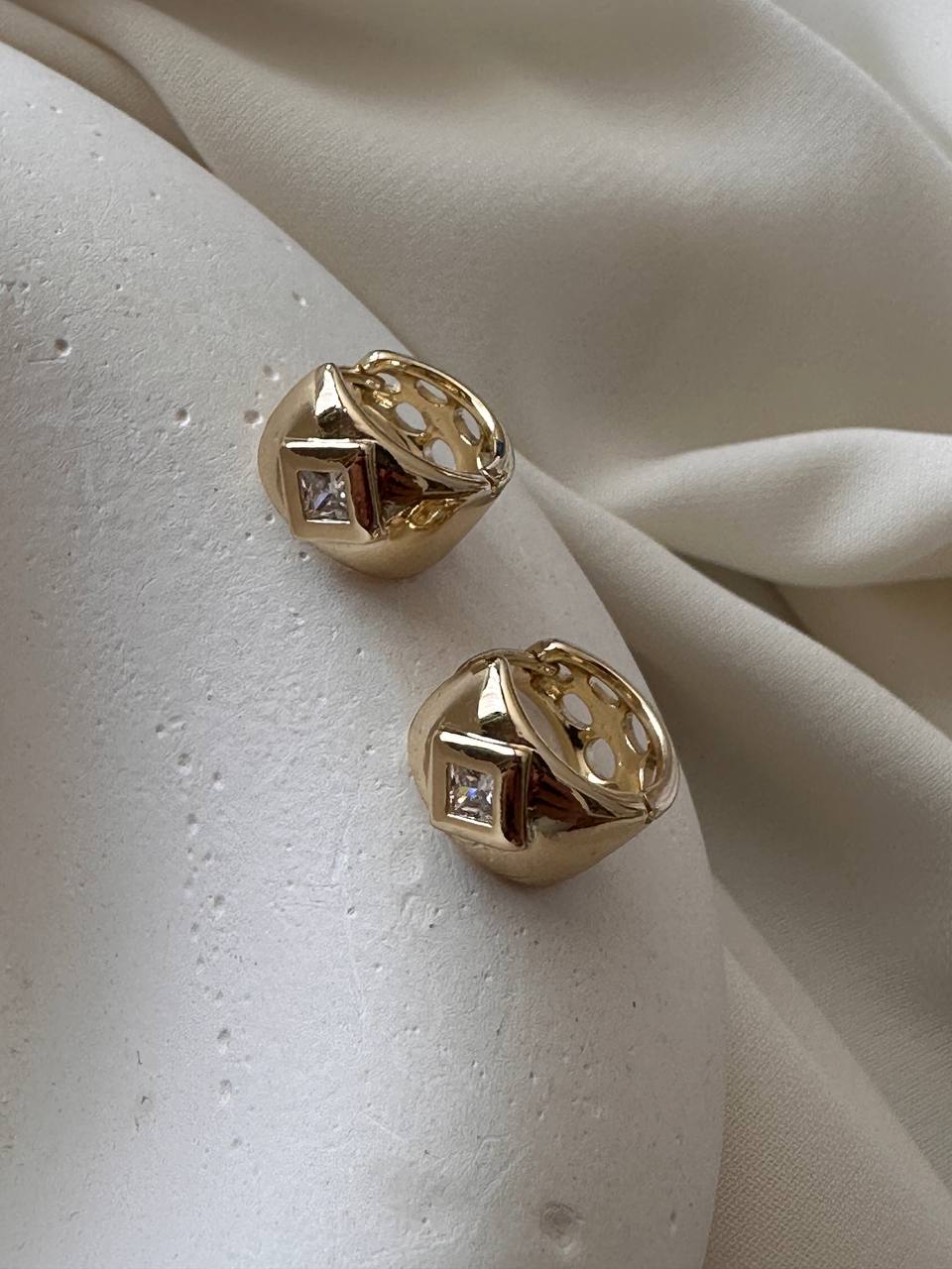 Vip Çelik Gold Renk Zirkon Taşlı Halka Küpe Genişlik 1 cm.