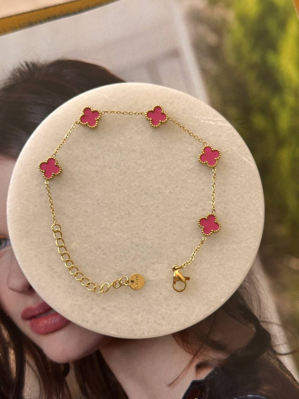 Paslanmaz Çelik Gold Renk Pembe Yonca Figürlü Bileklik Uzunluk 16 cm. 20 cm.