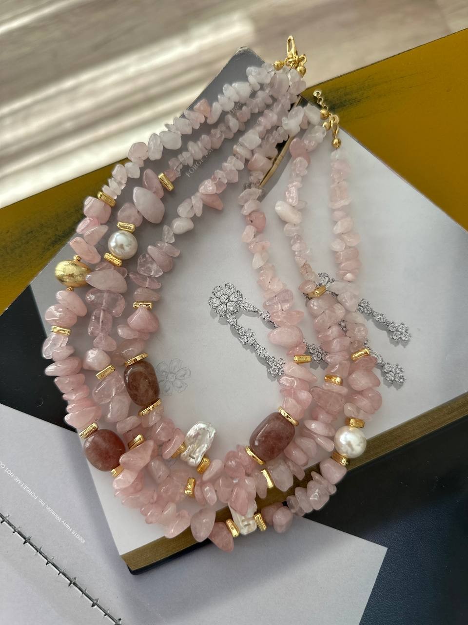 Gold Renk Altın Kaplama Orijinal Pembe Kuvars Taşlı 3 Sıra Kolye Uzunluk 45 cm. 50 cm.