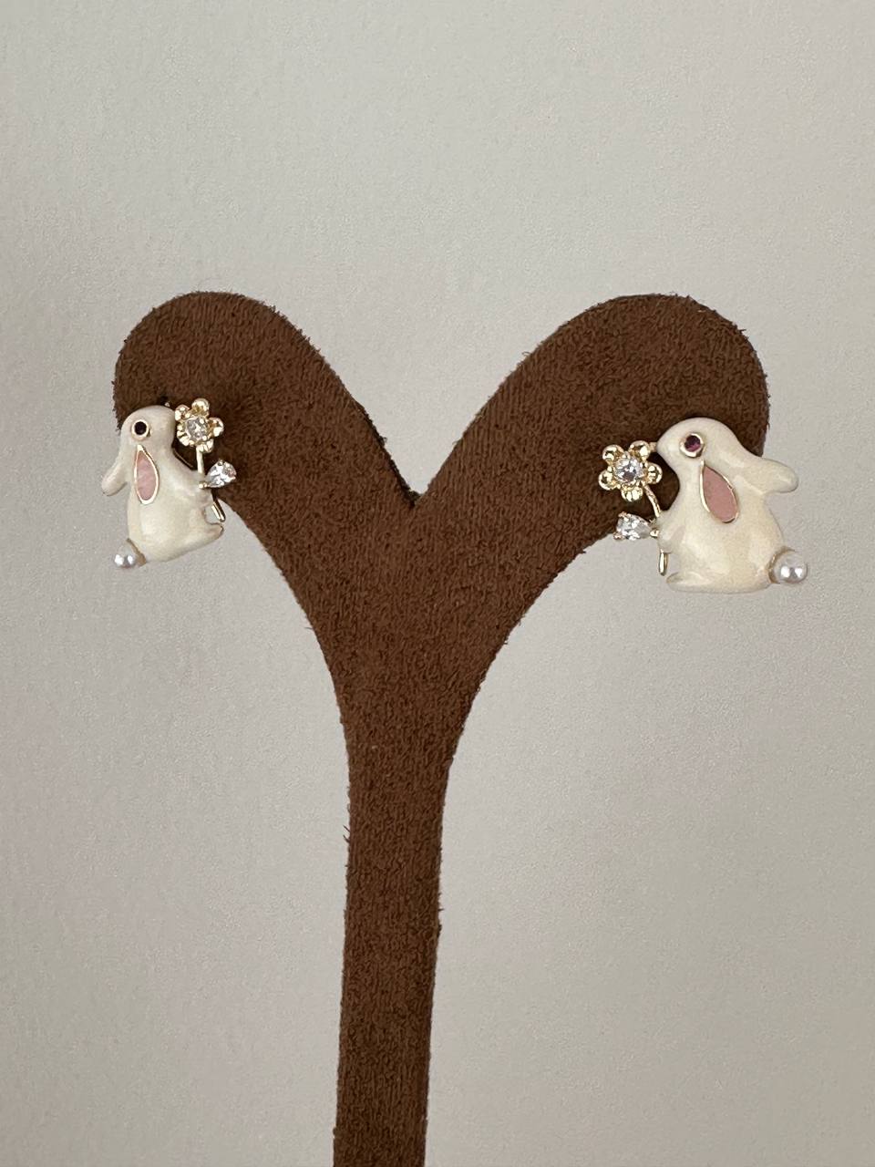 Vip Seri Gümüş Renk 925 K Gümüş Kaplama Zirkon Taşlı ve İnci Detaylı Tavşan Figürlü Özel Tasarım Küpe