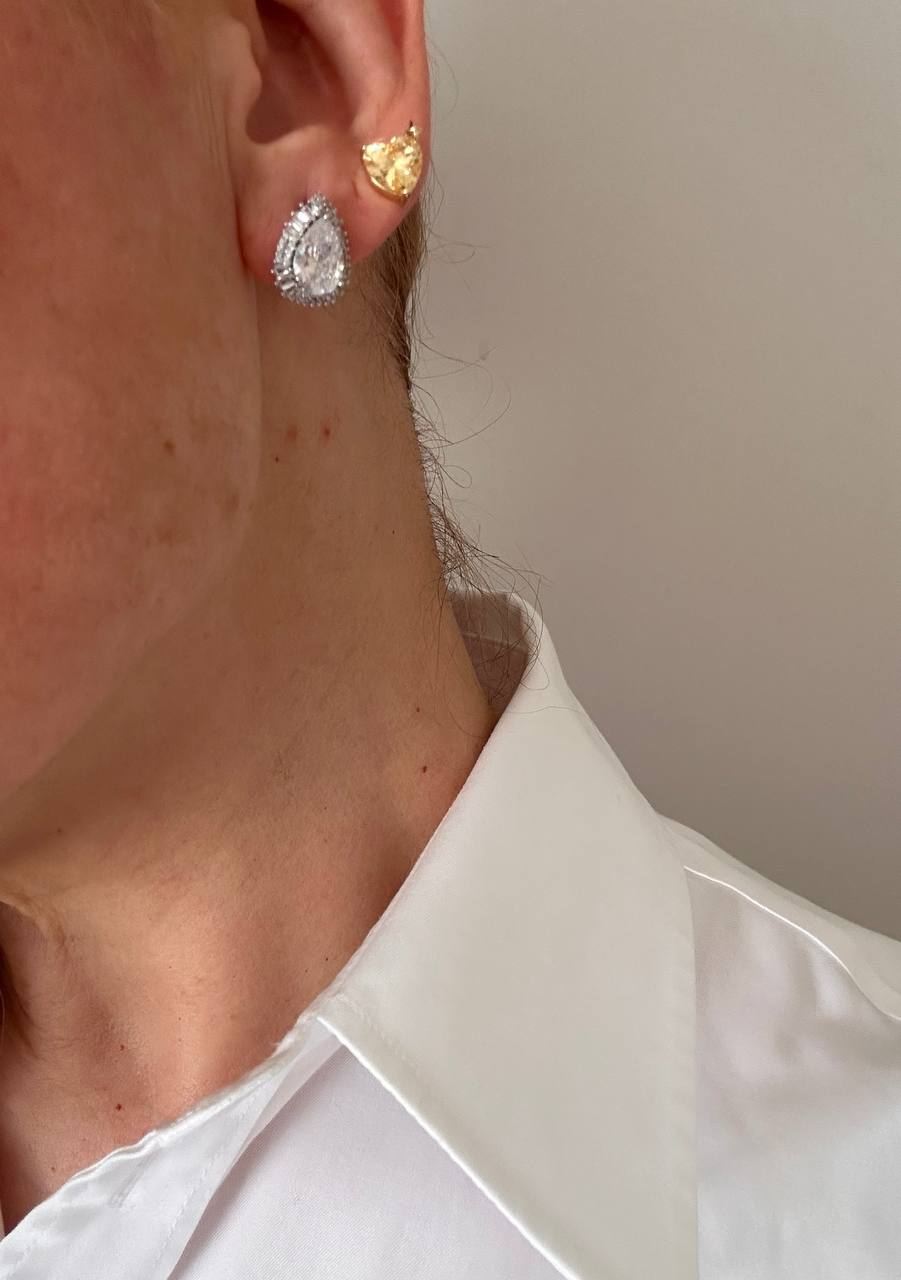 Vip Seri Gümüş Renk 925 K Gümüş Kaplama Zirkon Damla Taşlı Küpe Genişlik 1 cm. Uzunluk 1,5 cm.