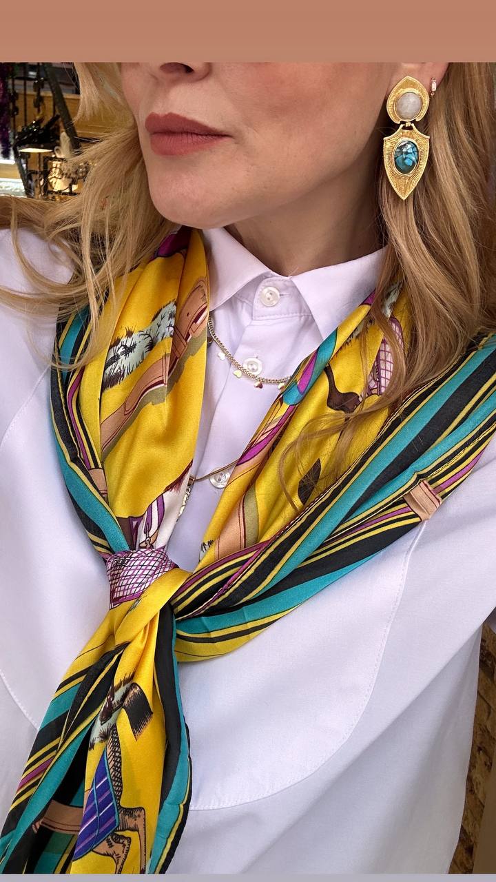 Renkli Desenli İpek Saten Kumaş At Figürlü Fular 90 cm. x 90 cm.