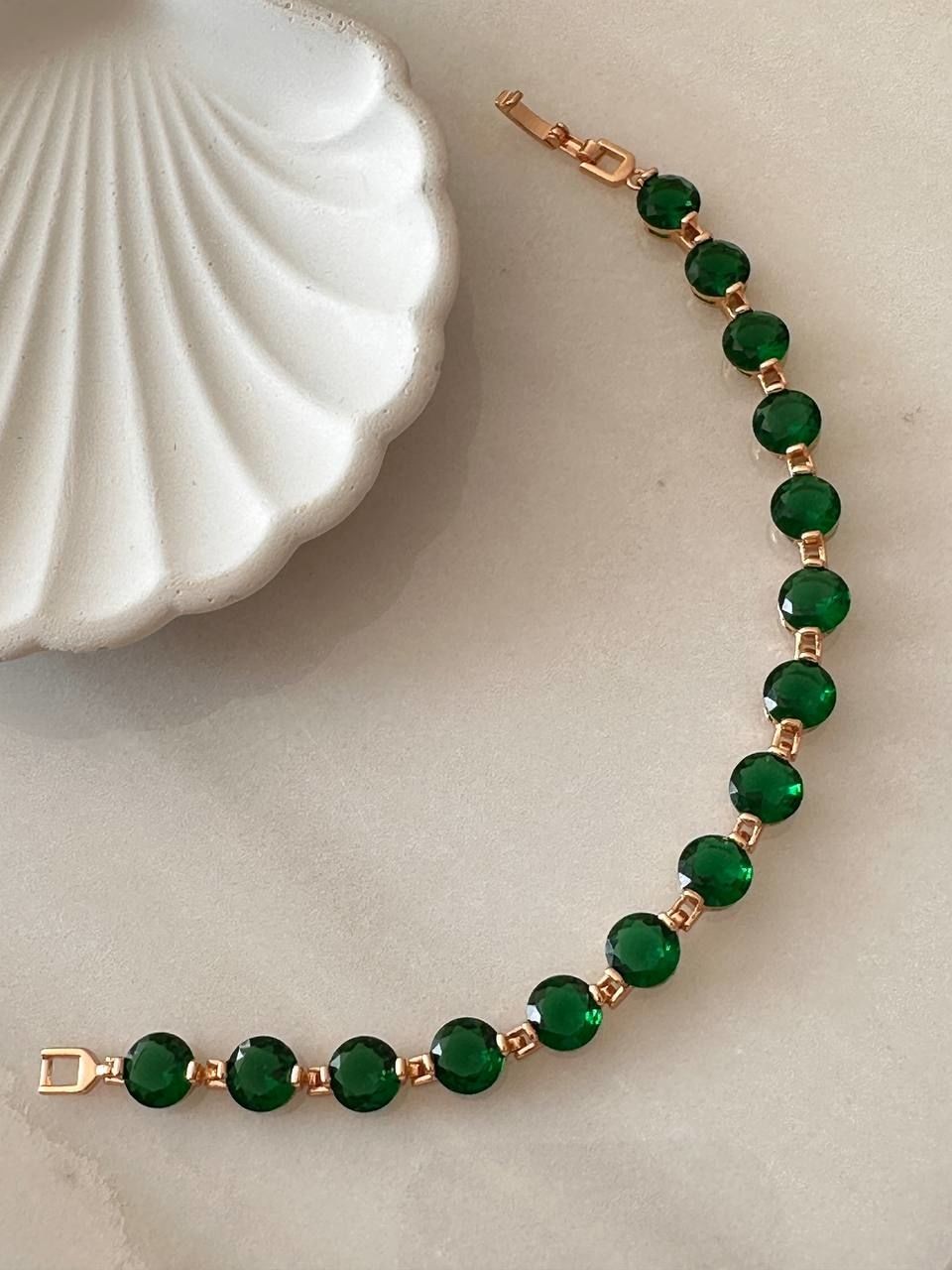 Vip Çelik Gold Renk Zirkon Yeşil Taşlı Antialerjik Bileklik Uzunluk 18,5 cm. Taş Genişlik 7 mm.